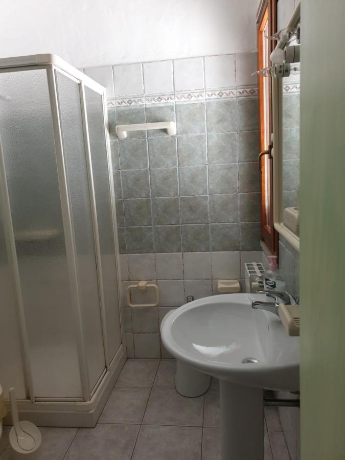 Lu Lisandru Telti Bagian luar foto